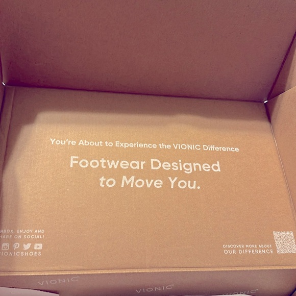 Vionic White Nappa Leather Sneaker with embossed details - Picture 12 of 13